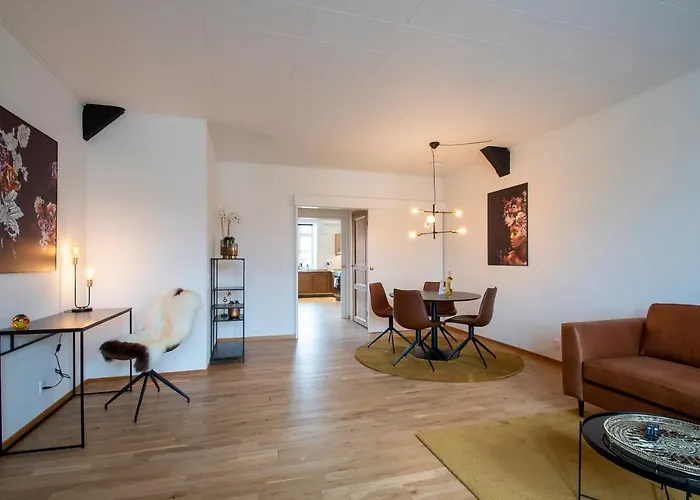 Stylish Two Floor Deluxe Apartment - 2 Bedroom