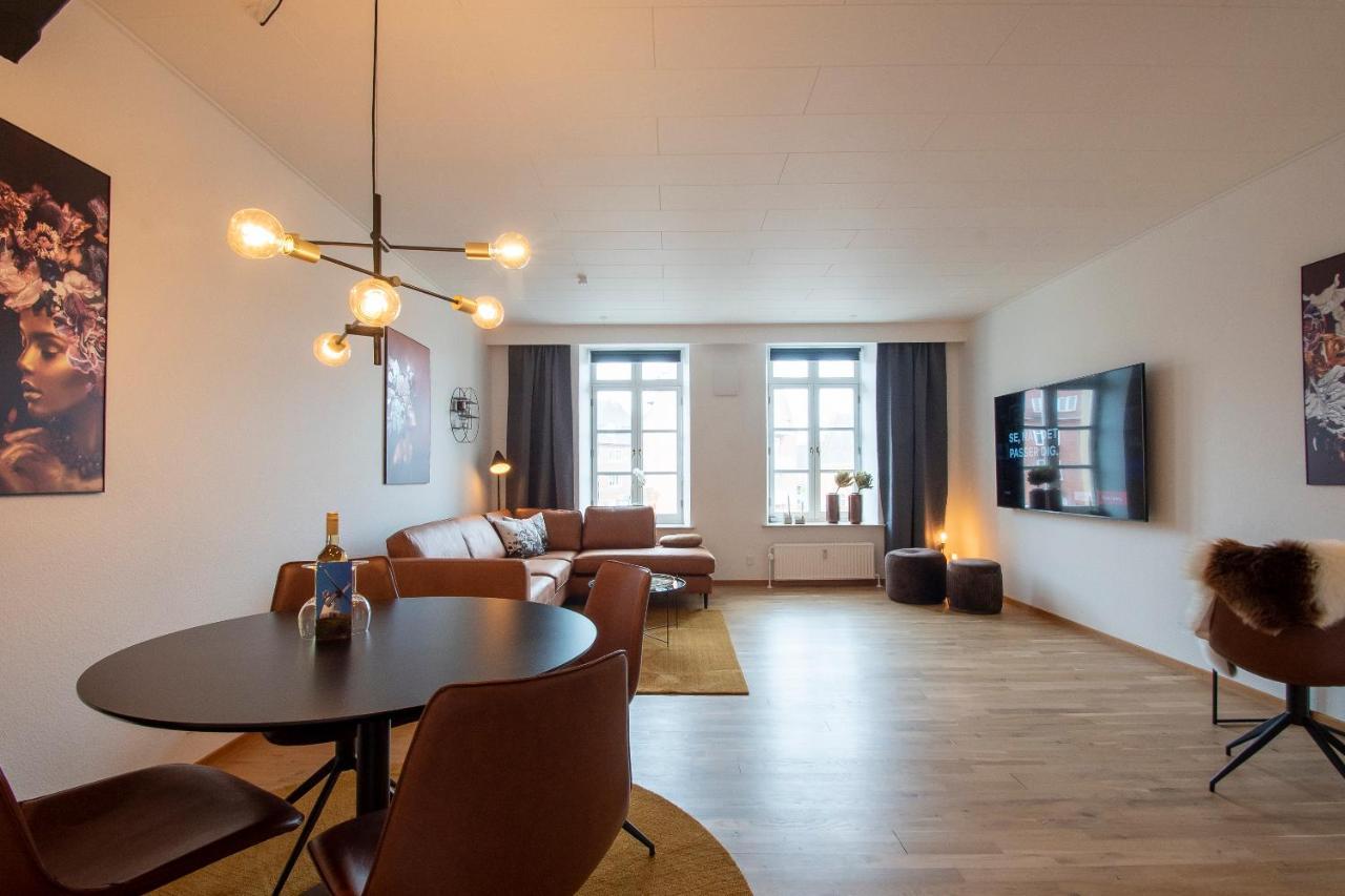 Stylish Two Floor Deluxe - 2 Bedroom Апартаменты